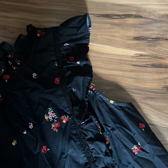 Who What Wear Ruffle Tank - Picture 2 of 3